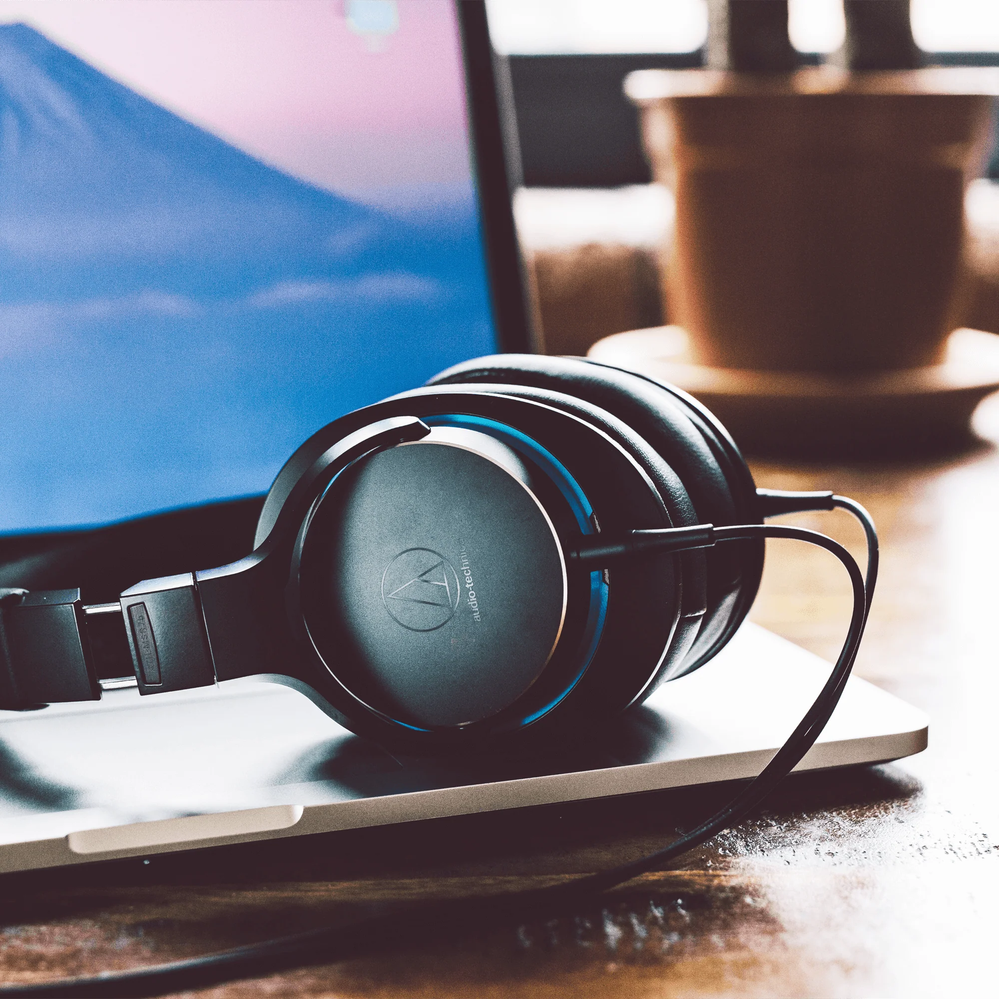 Audio Technica ATH-MSR7bBK Portable Headphones - Image 5