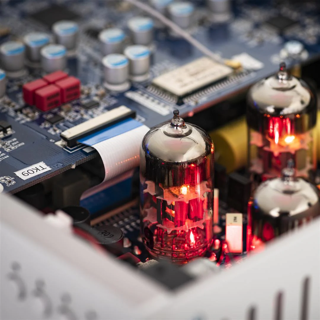 Pro-Ject Pre Box RS2 Digital Valve Pre Amplifier - Image 4