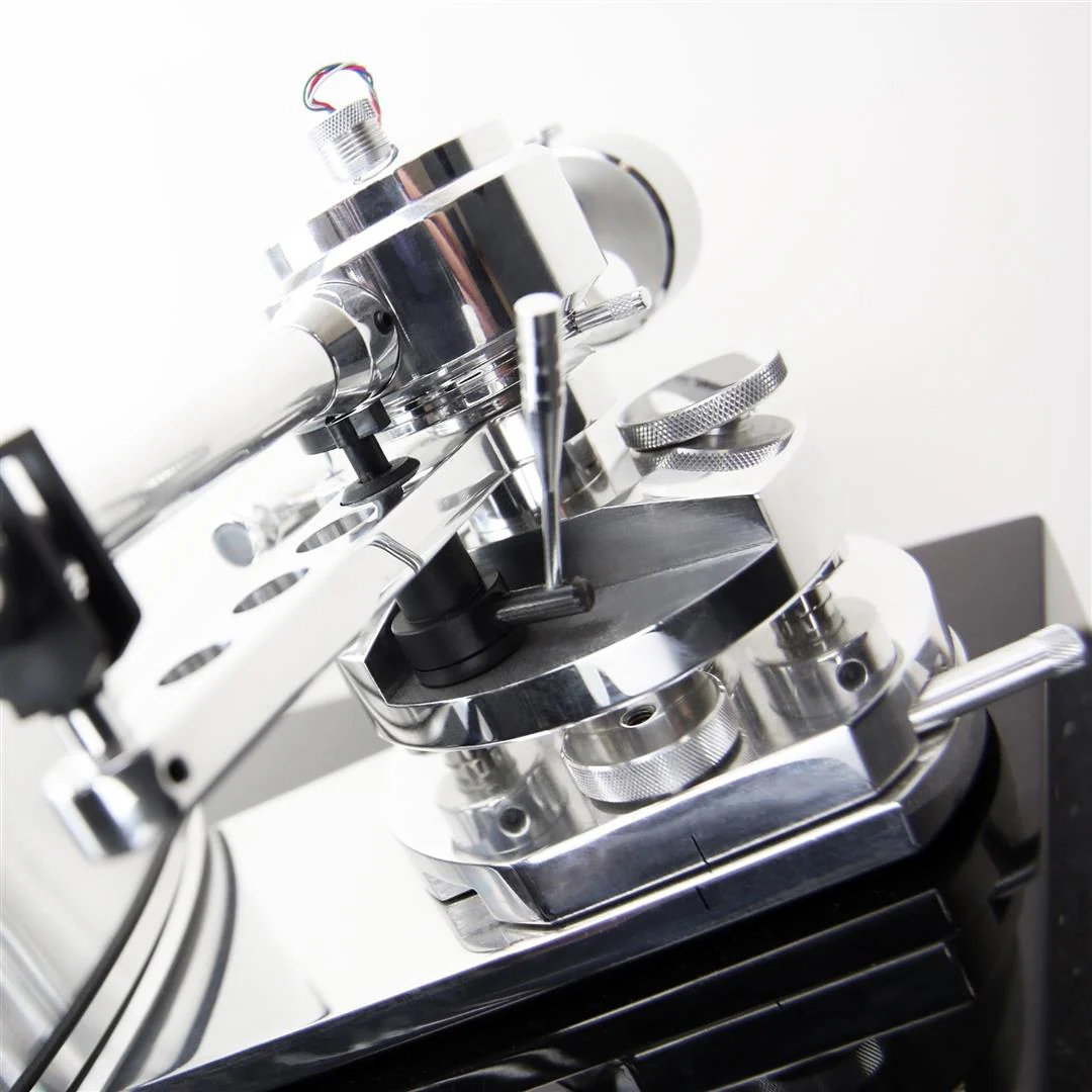 Pro-Ject Signature 10 Turntable - Image 5